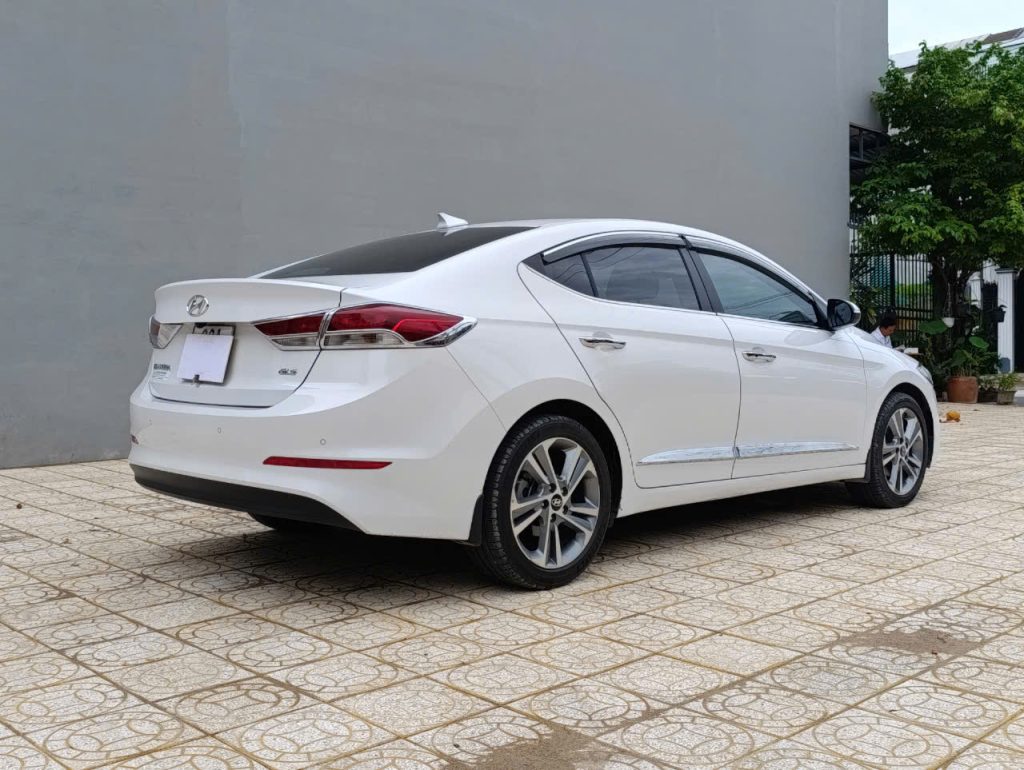 ELANTRA 2017 số tự động