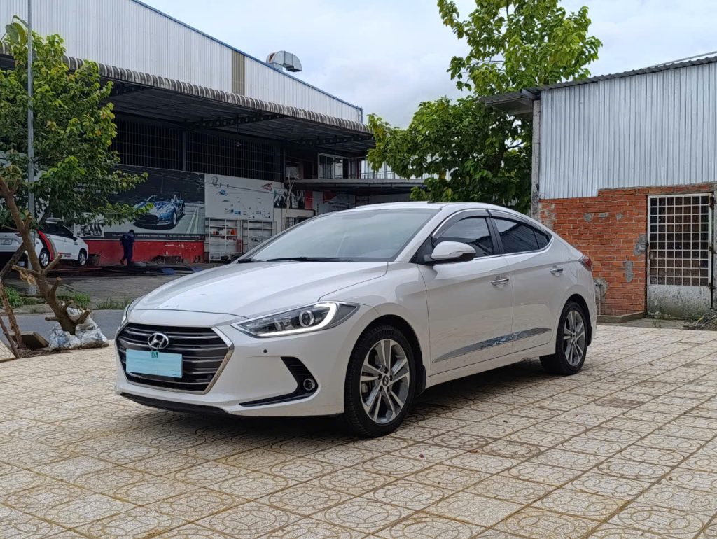 ELANTRA 2017 số tự động